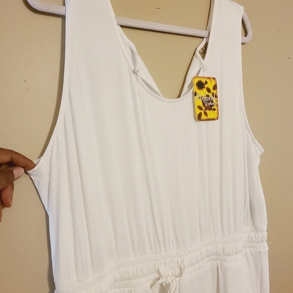 Hybrid & Company | Women's White High Waist Wide Legged Jumpsuit (Size 1X) - Picture 4 of 14
